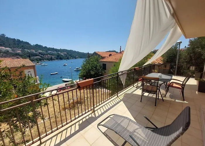 Апартаменты Dominik - Two Bedroom With Terrace And Sea View Смоквица