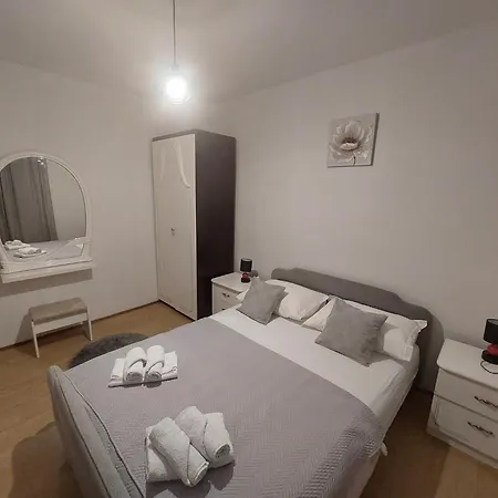 Dominik - Two Bedroom With Terrace And Sea View Apartmán *