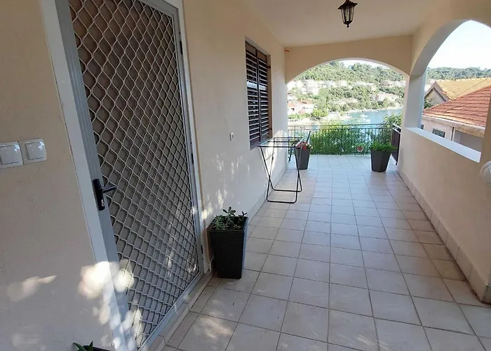 Dominik - Two Bedroom With Terrace And Sea View 아파트 Smokvica (Korcula)